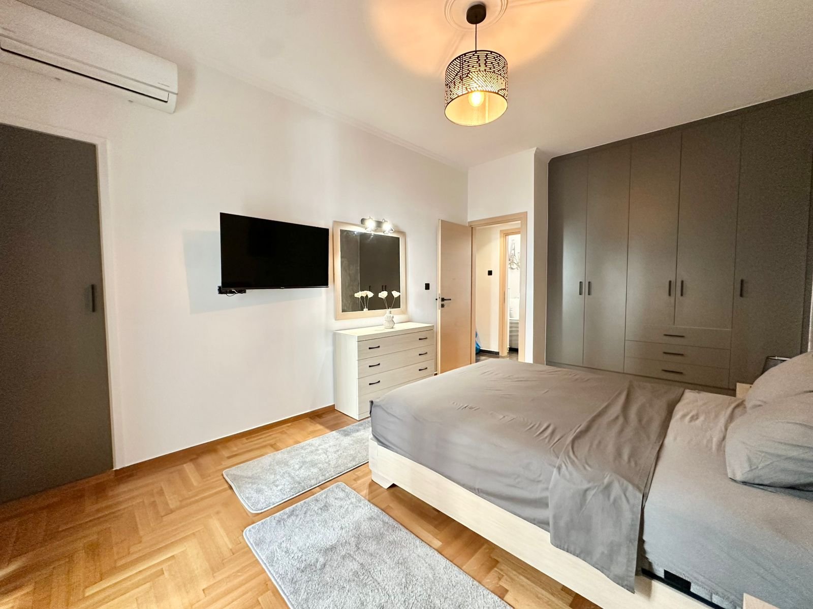 BEDROOM 1B